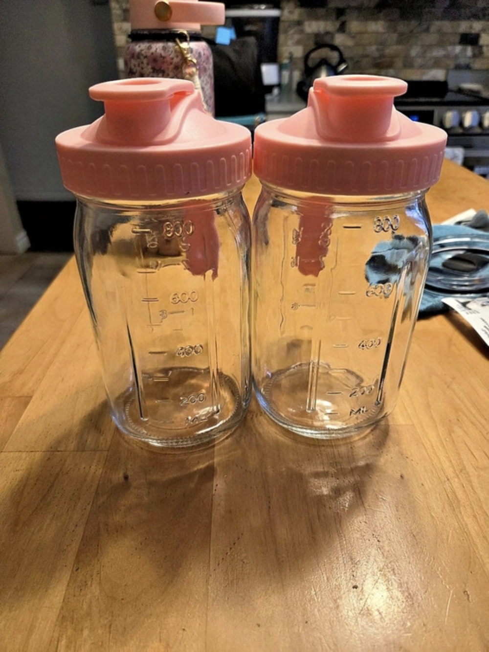 Miraidex Glass Pitcher with Lid & V-Shaped Pour Spout Pink Glass Pitchers Set